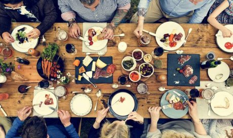 Repas local proposé en table d’hôtes